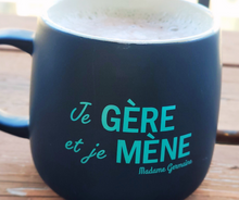 Charger l'image dans la galerie, Tasse en céramique ''Je gère et je mène''