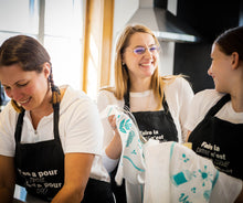 Load image into Gallery viewer, Dish cloth "Une cuisine bordélique annonce un grand festin!" New