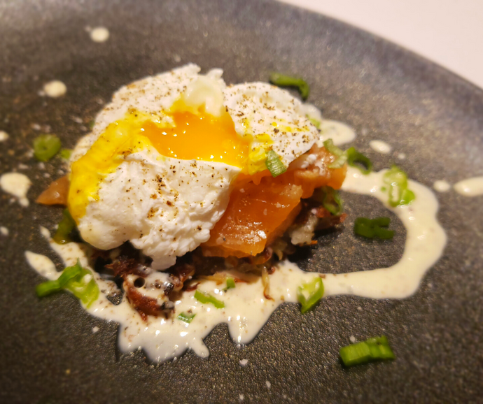 Nordic lunch: gravlax, rösti, poached egg